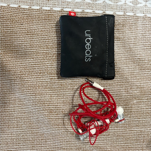 Beats by Dre Red urBeats Earbud Headphones - Picture 1 of 1